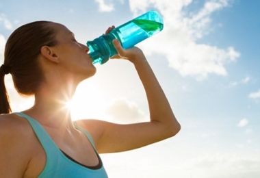 Lựa chọn cốc uống nước đúng cách