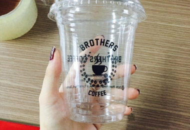 In ly nhựa: Khoác lên sản phẩm vẻ đẹp thương hiệu