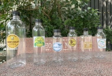 Nên dùng ly giấy hay ly nhựa dùng một lần?