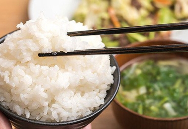 Bác sĩ dinh dưỡng: 4 sai lầm khi nấu và ăn cơm của người Việt khiến cơm mất chất, tăng nguy cơ mắc b