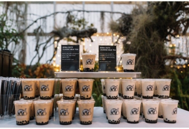 Đám cưới đãi bia rượu là xưa rồi, giờ phải hâm nóng tình yêu bằng… trà sữa trân châu trong ngày cưới