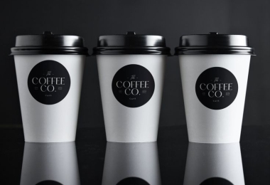 Tăng doanh thu nhờ dịch vụ in logo ly giấy thu hút khách hàng