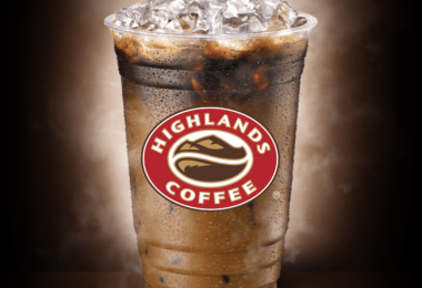 Đại diện Highlands Coffee nói gì khi được hỏi về việc sử dụng ly nhựa tại hơn 800 cửa hàng?