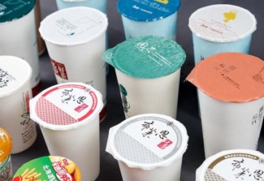 Tác hại khi chọn in cuộn màng ép ly trà sữa kém chất lượng