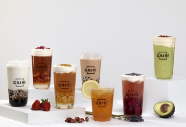 Có nên chọn ly nhựa in theo mẫu "hot trend" cho quán của bạn?