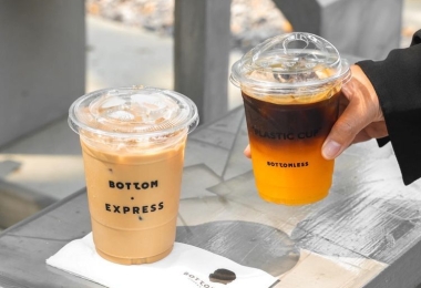 Logo ly nhựa theo mẫu có sẵn cho quán take away