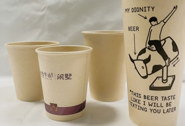 Nên dùng ly giấy hay ly nhựa?