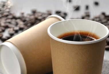 Có nên tái sử dụng ly giấy đựng đồ uống nóng không?