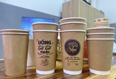 Ly giấy được làm từ gì?