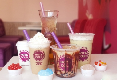 Ly nhựa và ly giấy loại nào tốt hơn cho quán cà phê?