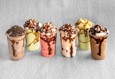 Đặt in logo lên ly nhựa đựng đá xay giá ưu đãi tại Bao Bì Hoa Đăng