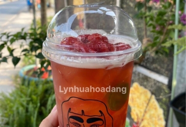 Có nên đầu tư ly nhựa in hình theo yêu cầu cho thương hiệu của bạn?