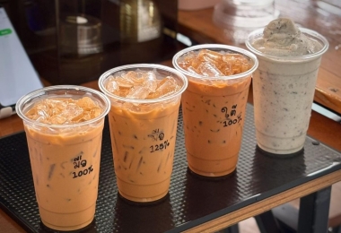 Ưu và nhược điểm của ly nhựa không nắp mà chủ quán nên biết