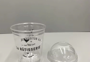 Ưu điểm và nhược điểm của ly nhựa nắp cầu