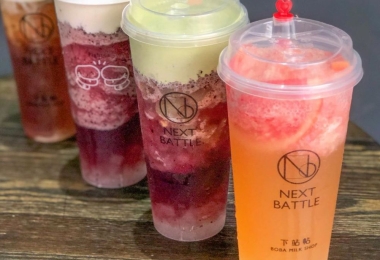 Ly nhựa cứng nắp tim in logo theo yêu cầu cho quán trà sữa