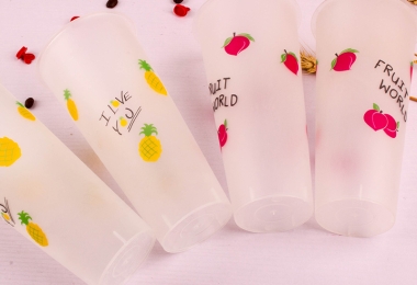 Tại sao ly nhựa nhám là lựa chọn hàng đầu cho quán cà phê?