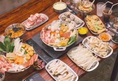 Khách tố bị nhà hàng buffet Hà Nội "đuổi về" vì chê cua có mùi khai: Thực hư ra sao?