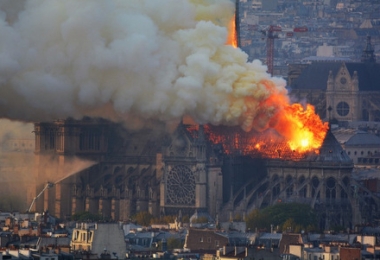 CHÁY LỚN TẠI NHÀ THỜ ĐỨC BÀ PARIS