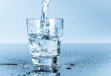 Đàn ông sống lâu có 4 đặc điểm sau khi uống nước: Đừng chủ quan mà đánh mất sức khỏe