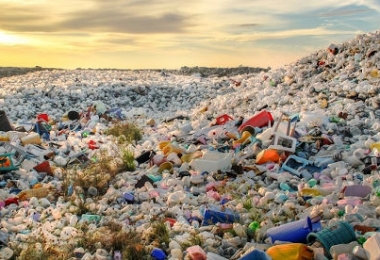 Lãng phí gần 3 tỷ USD mỗi năm vì không tái chế rác thải nhựa