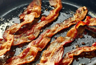 3 loại thực phẩm nên tránh động tới trên bàn ăn nếu không muốn bệnh ung thư tới gần