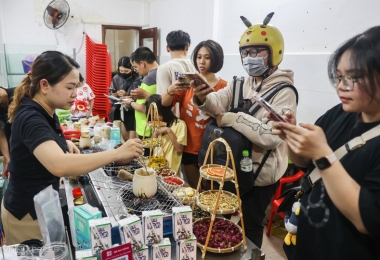 Quán trà sữa đất nung bán 200 ly mỗi tối ở TP HCM